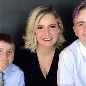 Meet your Posher, Caitlin